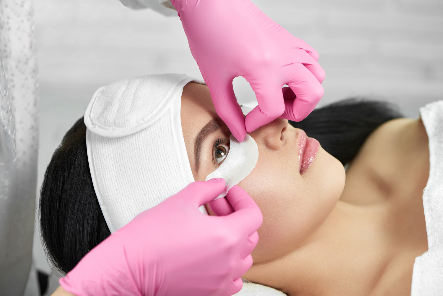 AdobeStock_203800893 What Are Eyelash Extensions?
