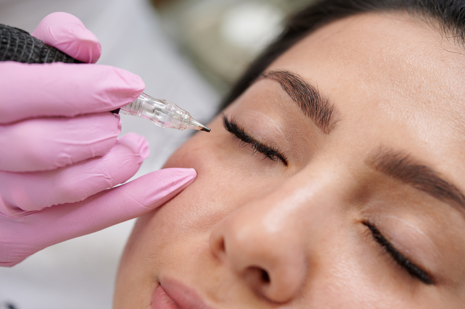 AdobeStock_343627523 What are Eyelash Tints?